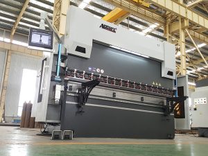 المصنع مباشرة باستخدام الحاسب الآلي الصحافة الفرامل 600 طن