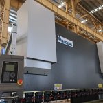 CNC NC التلقائي الكهربائية الهيدروليكية أفقي بسبار بسبار الصلب قطع المعادن والانحناء آلة الصحافة الفرامل السعر للبيع