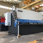 آلة القص الهيدروليكية 12mm مسطحات الصلب آلة قطع 2500 مم